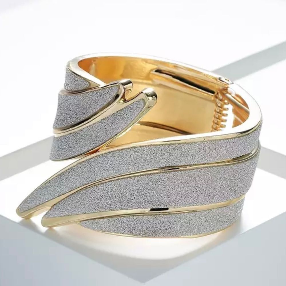‎FASHION METAL HINGED BANGLE